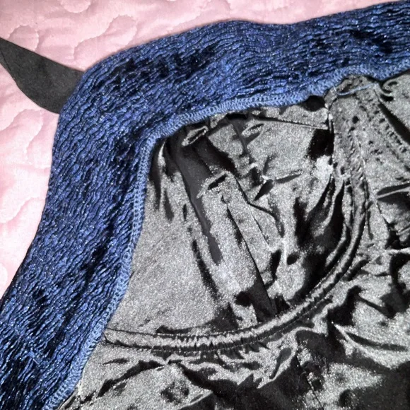 En Saison Navy Velvet Tank Top - Picture 5 of 12